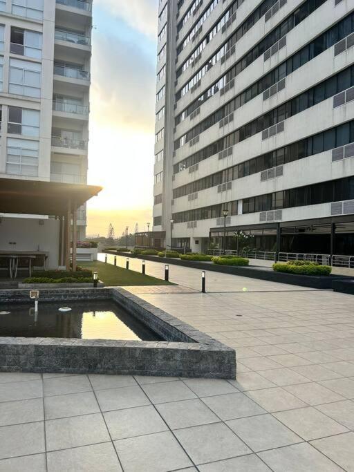 Moderna Con Vista A La Ciudad Y Al Rio En Puerto Santa Ana Apartment